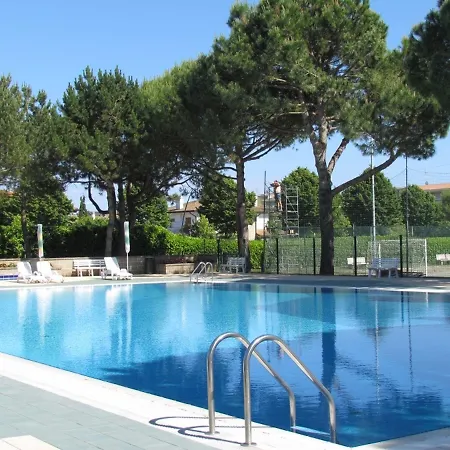 Your Modern Retreat With Poolside Bliss - Beahost アパート *