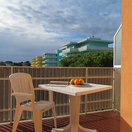 Your Modern Retreat With Poolside Bliss - Beahost Bibione