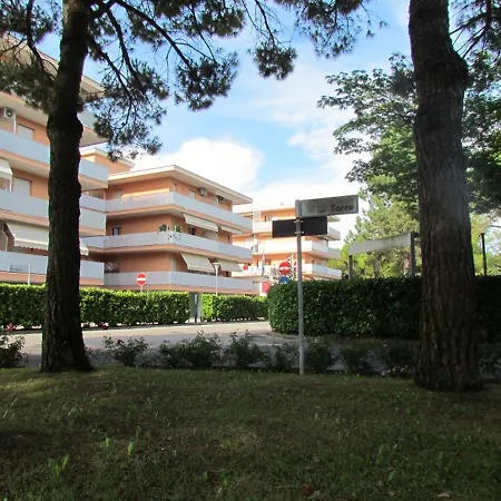 Apartament Your Modern Retreat With Poolside Bliss - Beahost Bibione
