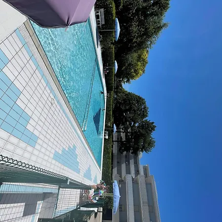 Your Modern Retreat With Poolside Bliss - Beahost